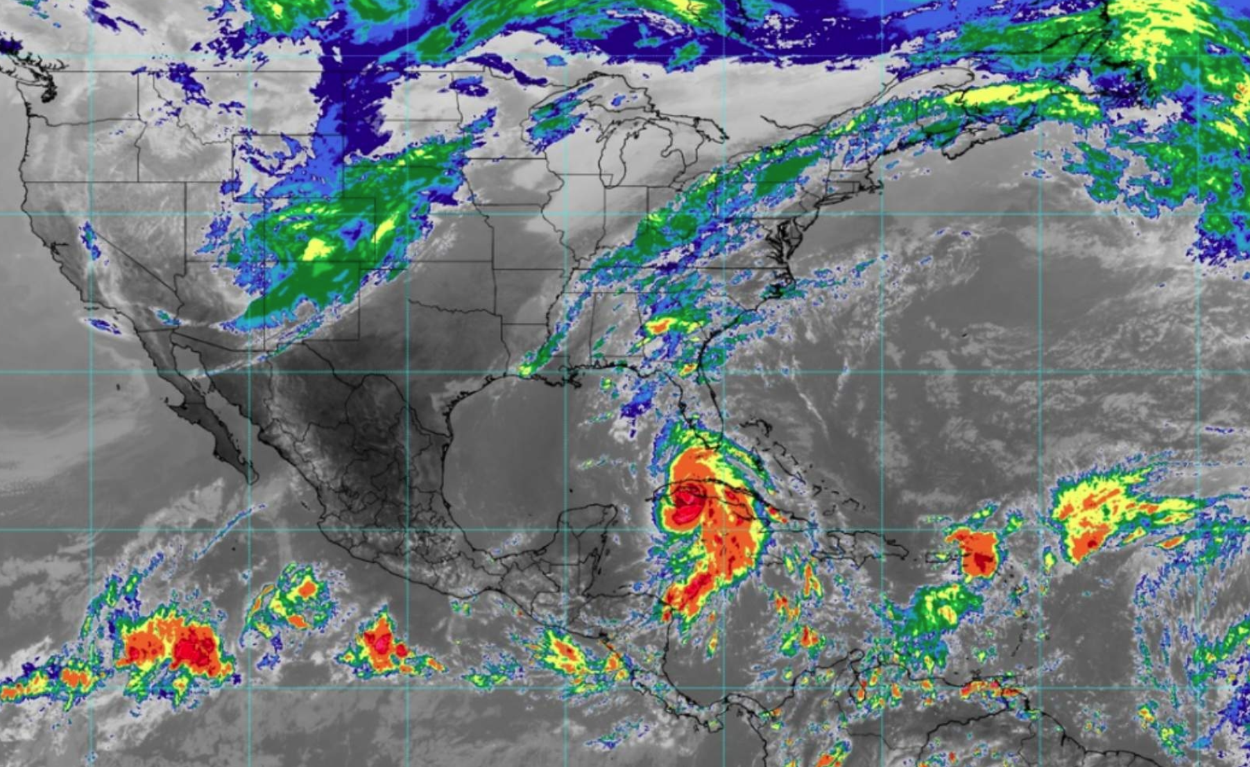 Huracán ‘Rafael’ cambia trayectoria hacia México